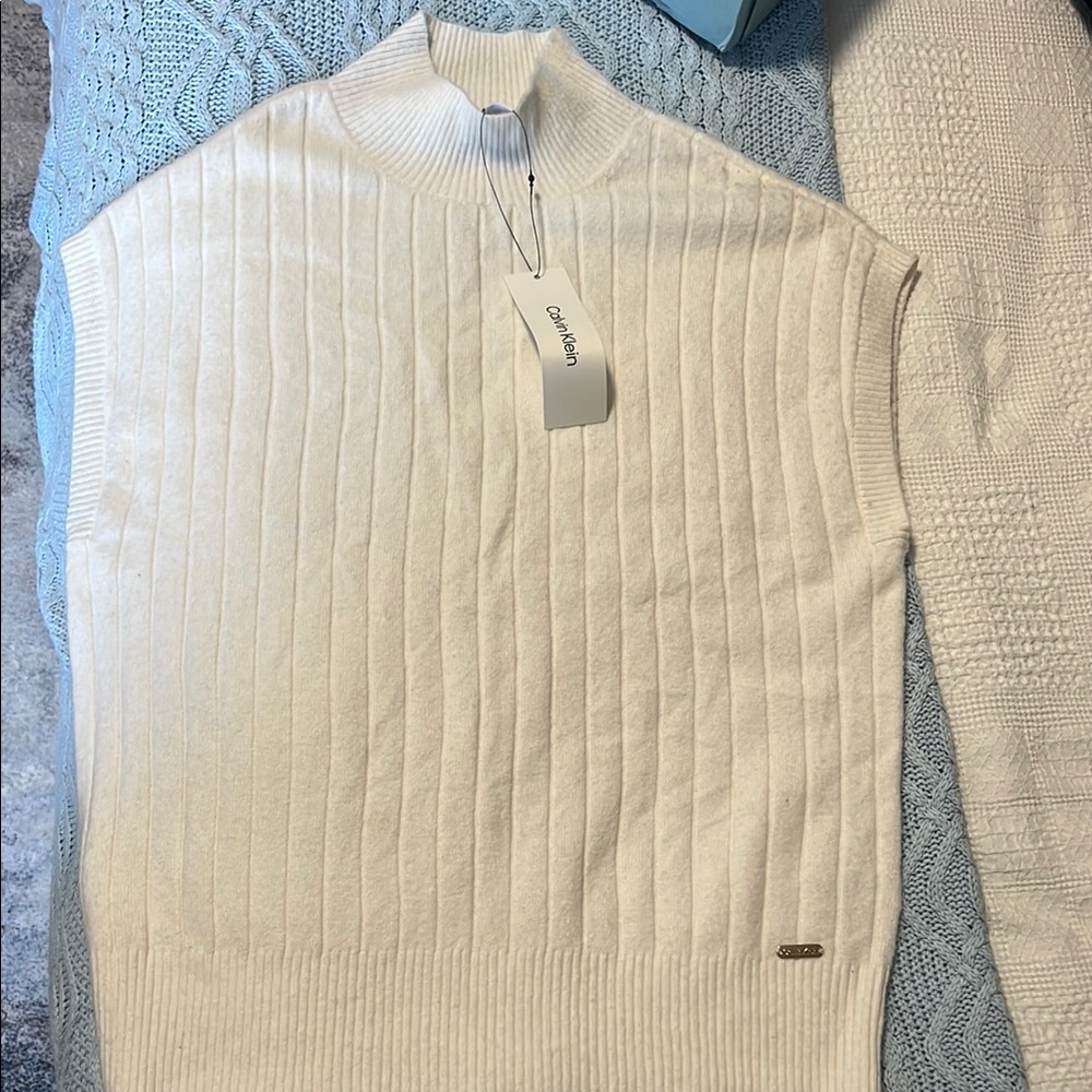 Calvin Klein White Turtleneck Sweater with Ribbed Knit
